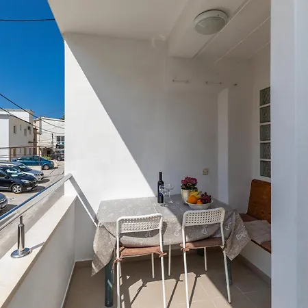 With Parking Space - 5988 Omiš