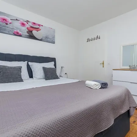 Apartament With A Parking Space - 5988 Omiš