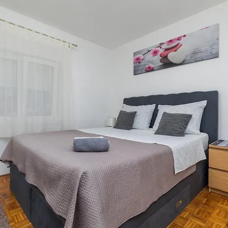 With Parking Space - 5988 Appartamento Omiš