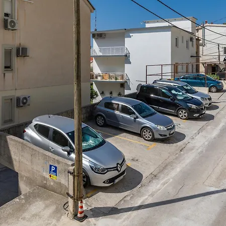 With A Parking Space - 5988 Omiš
