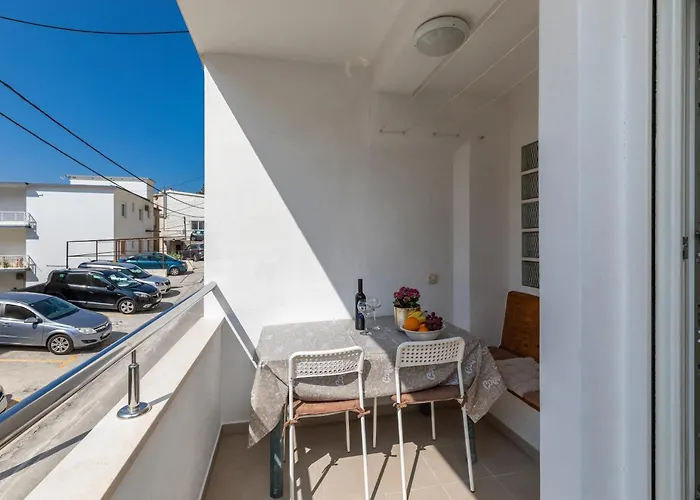 With Parking Space - 5988 Omiš